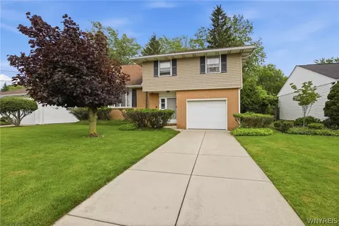 169 Cranwood Dr, West Seneca, NY 14224