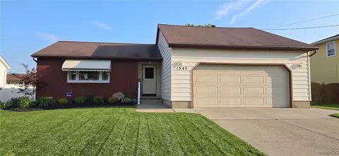 1543 Benjamin Dr, Niagara Falls, NY 14304