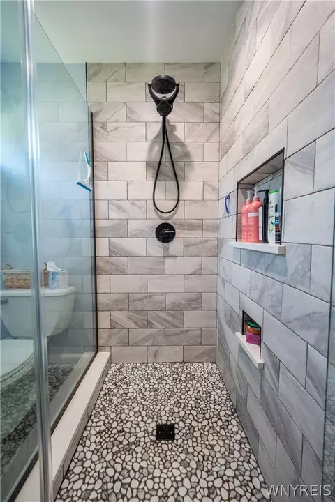 Bath - 6748 E High St, Lockport, NY 14094 photo 4 of 6