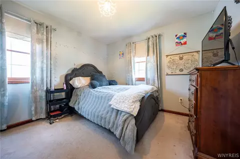 Bedroom - 6748 E High St, Lockport, NY 14094 photo 4 of 7