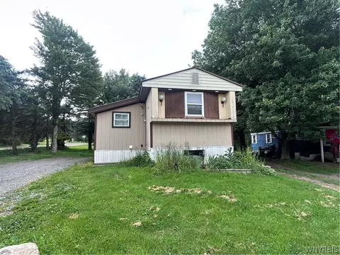 7207 Hunters Crk, Holland, NY 14080