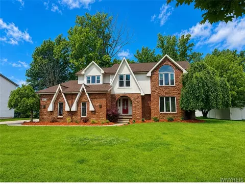 400 Tiburon Ln, East Amherst, NY 14051