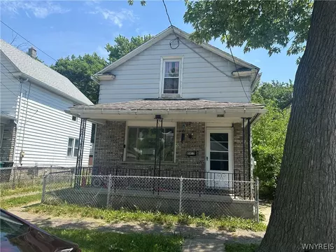 2813 10th St, Niagara Falls, NY 14305