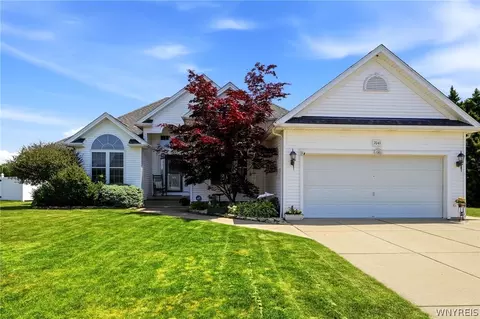 7041 Rock Dove Ln, Wheatfield, NY 14304