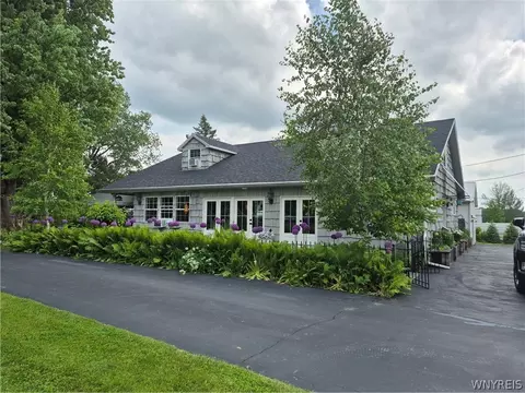 5525 Old Goodrich Rd, Clarence, NY 14031