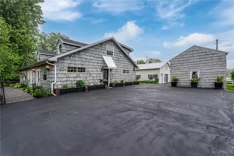 5525 Old Goodrich Rd, Clarence, NY 14031