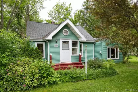 6168 Mckinley Pkwy, Hamburg, NY 14075