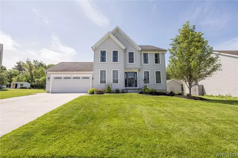 34 Pine Valley Ct, West Seneca, NY 14224