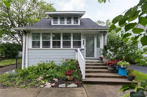 167 Royal Pkwy W, Amherst, NY 14221