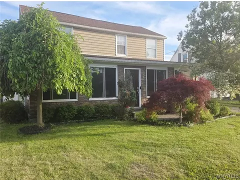 7 Lindbergh Ct, Cheektowaga, NY 14225