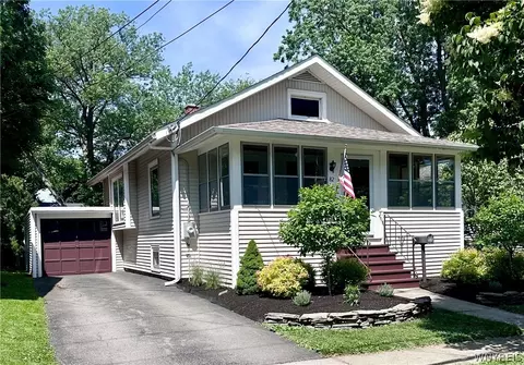 82 Marengo Ave, Hamburg, NY 14075