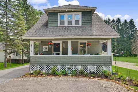 1798 Davis Rd, Aurora, NY 14170