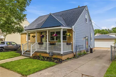 77 Avondale Pl, Buffalo, NY 14210
