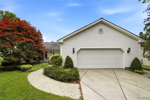 7305 Hickory Dr, Hamburg, NY 14075