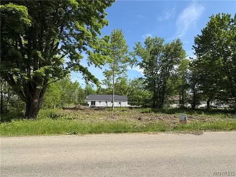 670 Eisenhower Ave, Evans, NY 14006