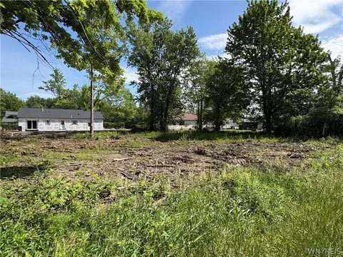670 Eisenhower Ave, Evans, NY 14006
