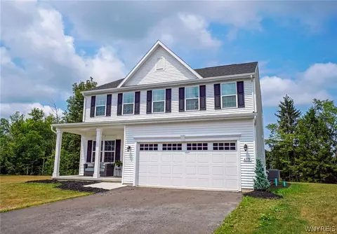 6375 Deanna Dr, Hamburg, NY 14075