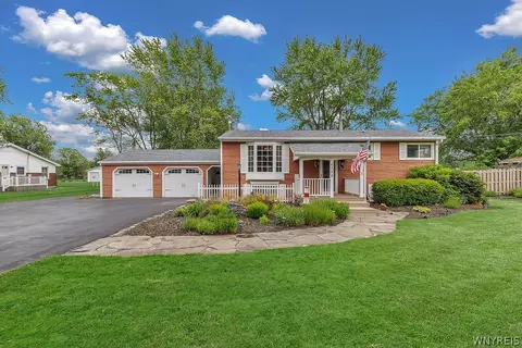 6758 E High St, Lockport, NY 14094
