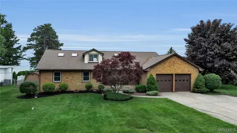4794 Clifton Pkwy, Hamburg, NY 14075