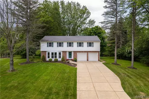 6 Stonehenge Ct, Orchard Park, NY 14127