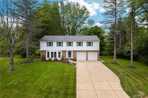 6 Stonehenge Ct, Orchard Park, NY 14127