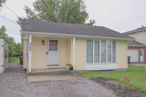 5365 Lake Ave, Orchard Park, NY 14127