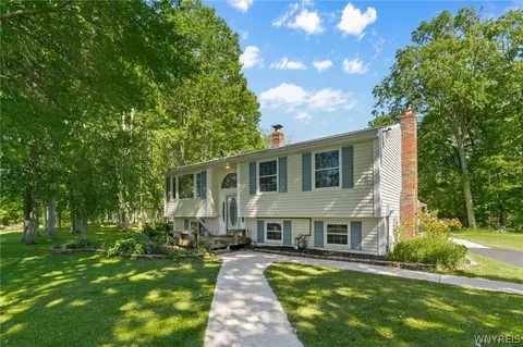 3327 Palmer Rd, Ransomville, NY 14131