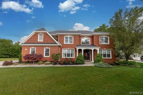 81 Hidden Oaks Ct, Grand Island, NY 14072