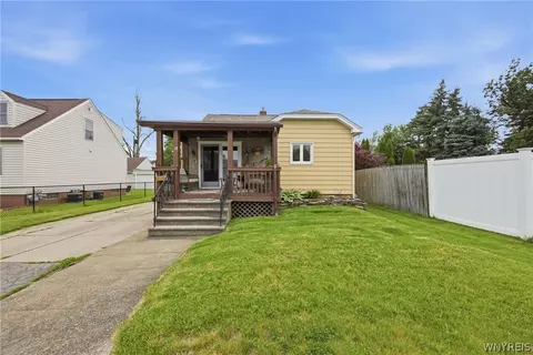 18 Stratford Pl, Cheektowaga, NY 14225