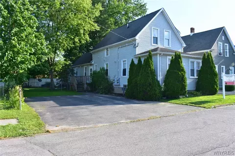 31 Elkhart St, Lackawanna, NY 14218