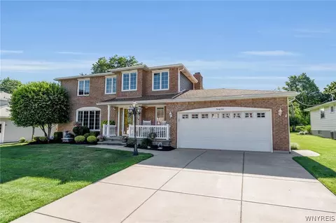 31 Carmelite Dr, West Seneca, NY 14224