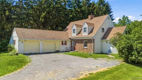 1513 Lake Rd, Porter, NY 14174