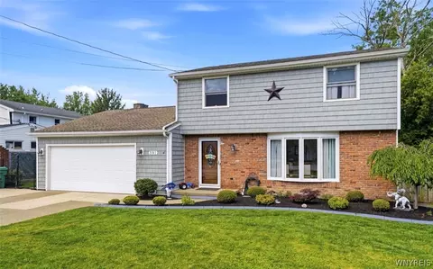 391 Sunset Dr, Hamburg, NY 14075