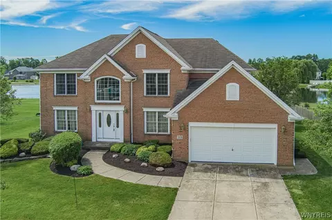 3870 Ontario Dr, Wheatfield, NY 14120