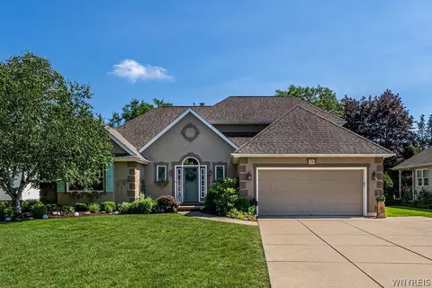 29 Brambly Ct, Amherst, NY 14221