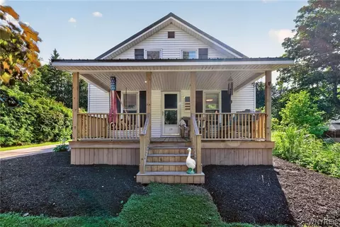 48 Oak St, Westfield, NY 14787