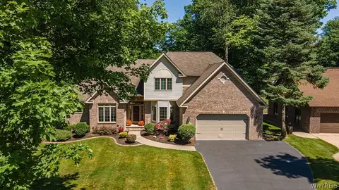 93 Brandywine Dr, Amherst, NY 14221