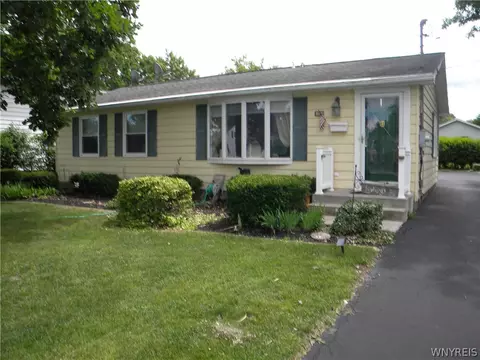 719 Oneida St, Lewiston, NY 14092