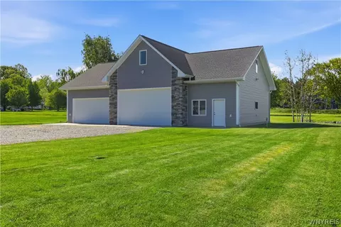 4652 Thilk Dr, Wilson, NY 14172