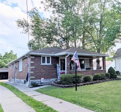 8915 Brookside Dr, Niagara Falls, NY 14304