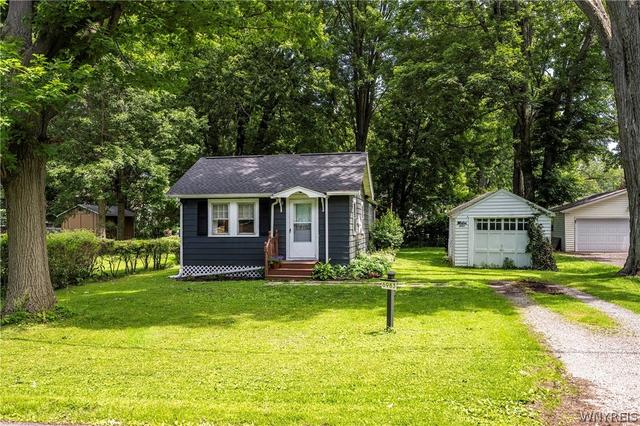 6983 Schuyler Dr, Evans, NY 14047