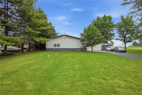 5596 Genesee St, Lancaster, NY 14086