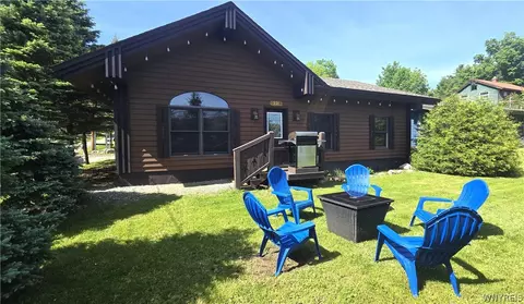 331 Mill Pond Dr, Lake Placid, NY 12946