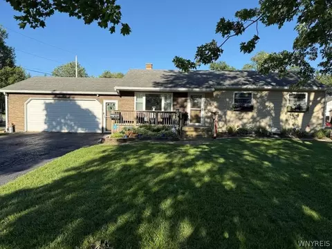 190 Beattie Ave, Lockport, NY 14094