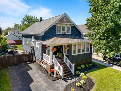 30 Kirkwood Dr, West Seneca, NY 14224