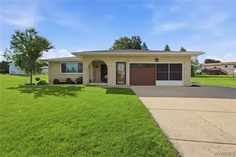 312 Barbados Dr, Cheektowaga, NY 14227