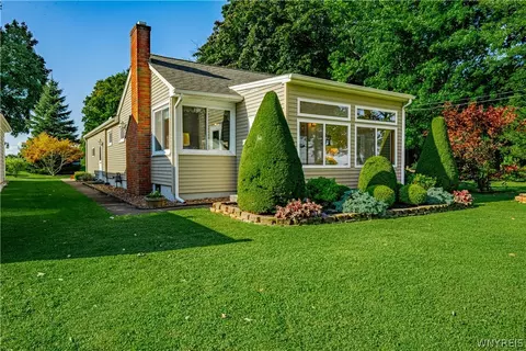 4813 E Lake Rd, Burt, NY 14028