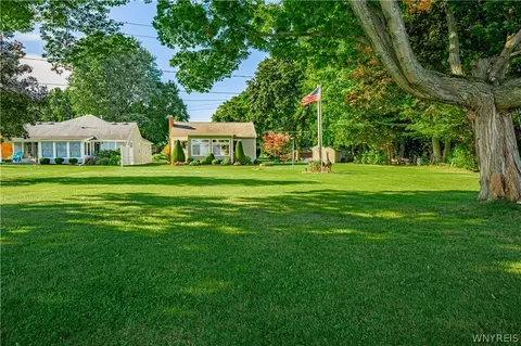 Exterior - 4813 E Lake Rd, Burt, NY 14028 photo 5 of 9