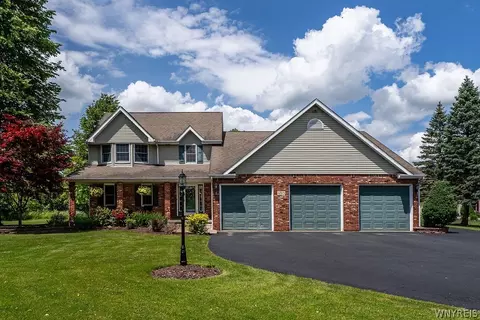 4815 Tonawanda Creek Rd, Pendleton, NY 14120