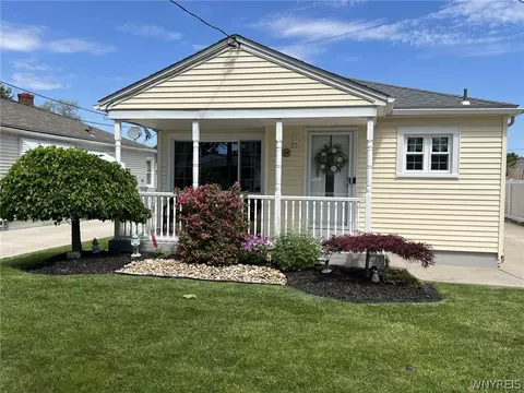 411 78th St, Niagara Falls, NY 14304